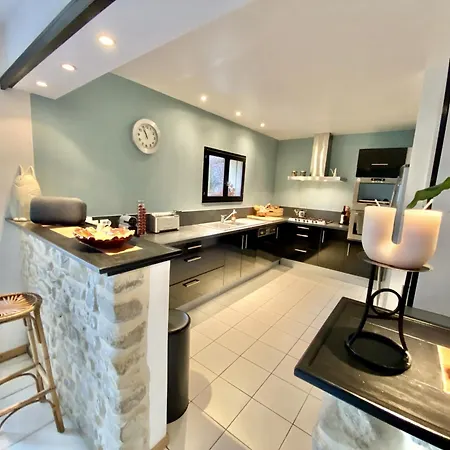 Hébergement de vacances De L'aspe 135m2, 6p, 3ch Avec Piscine Privative, Jardin Ombrage Clos